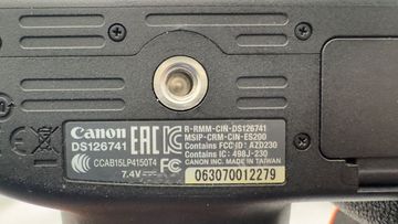 01-200790905: Canon eos 2000d+ef 70-300mm f/4.0-5.6 is usm