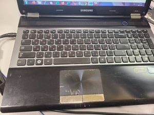 Samsung 15/core i5 2430m ddr3/4gb ddr3/hdd 500 gb/ssd *відсутній/geforce gt540m