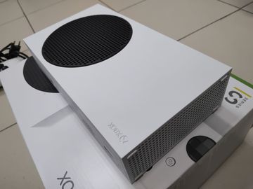 Б/в Ігрова приставка Microsoft xbox series s 512gb 01-200915375