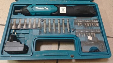 Б/в Шурупокрут Makita df001dw 01-201048975
