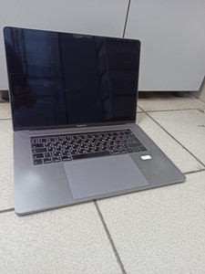 Б/в Ноутбук Apple macbook pro a1990 екр 15.4"/ core i7 2,2ghz/ ram16gb/ ssd512gb/ graphics 630 01-201108552