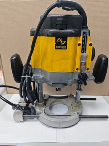 Б/в Фрезер Dewalt dw625e 01-201161971