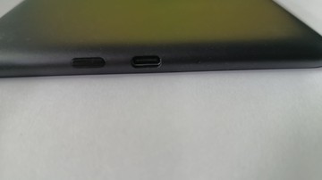 Б/в Електронна книга Amazon kindle colorsoft signature edition 1st gen. 32 gb 2025 metallic 01-201177898