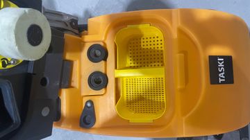 Б/у Підлогомиюча акумуляторна машина Taski swingo 350 01-200749704