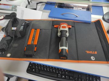 Б/у Аккумуляторные садовые ножницы Stihl hsa 26 set 01-200795030