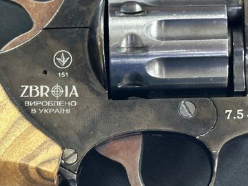 Б/у Пневматический пистолет Zbroia profi 3 дерево 01-200814251