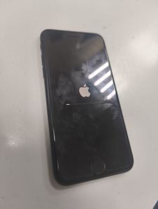 Б/в Мобільний телефон Apple iphone 7 32gb 01-200820133