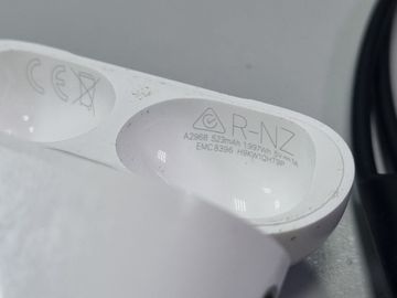 Б/в Навушники Apple airpods pro 2nd generation with magsafe charging case usb-c 01-200824657