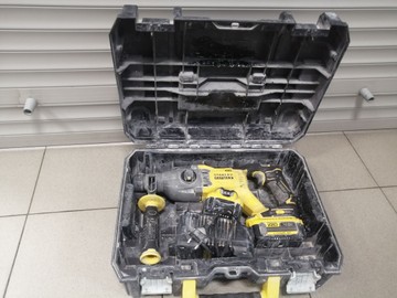 Б/в Перфоратор Stanley fatmax sfmch900 / 2акб 4ah / зп 01-200988797