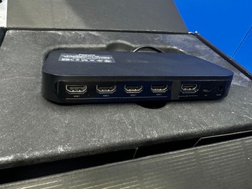 Б/в Комплект розумного освітлення Philips philips hue e27 + hdmi sync box 01-201064534