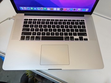 Б/в Ноутбук Apple macbook pro a1398 /екр 15,4 /core i7 2,5ghz /ram 16gb /ssd 256gb /intel iris pro 01-201040950