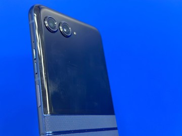 Б/в Мобільний телефон Motorola razr 60 8/256gb 01-201123679