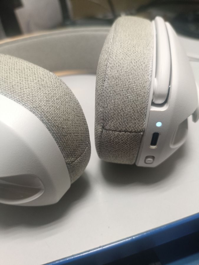 Logitech zone vibe 100