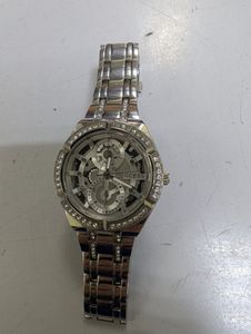 01-200603859: Guess gw0604l1