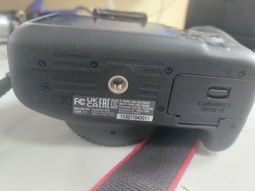 01-200751159: Canon eos 2000d body