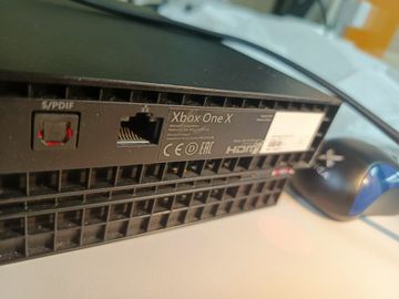 01-200758026: Microsoft xbox one x 1tb