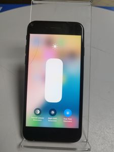 Б/в Мобільний телефон Apple iphone se 2020 64gb 01-200815277