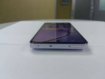 Б/в Мобільний телефон Realme 12 5g 8/256gb 01-200796264