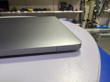 Б/в Ноутбук Apple екр. 15,4/ core i7 2,7ghz/ ram16gb/ ssd512gb/ amd pro455 2gb/touch bar 01-200844819