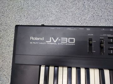 Б/в Синтезатор Roland jv-30 01-200855528