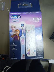 Б/у Электрическая зубная щетка Oral-B pro series 1 d305.513.3 + pro kids d103.413.2k frozen 01-200901034