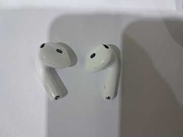 Б/у Навушники Apple airpods 4 01-200924600