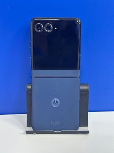 Б/в Мобільний телефон Motorola razr 60 8/256gb 01-201123679