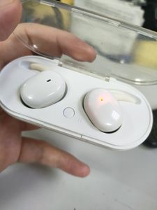 01-200609153: Wireless earbuds