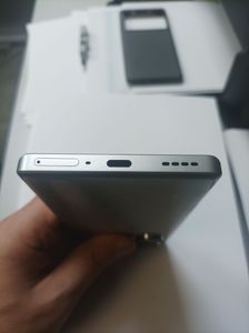 01-200777433: Realme gt6 12/256gb