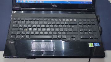 Б/у Ноутбук Fujitsu 15/core i3 2370m ddr3/4gb ddr3/hdd *відсутній/ssd 120 gb/*інтегрована 01-200833412