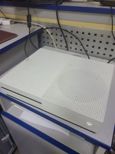 Б/в Ігрова приставка Microsoft xbox one x 1tb 01-200833458