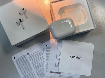 Б/в Навушники Apple airpods pro 2nd generation with magsafe charging case usb-c 01-200858333