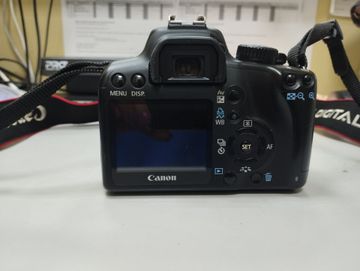Б/у Фотоаппарат Canon eos 1000d + ef-s 18-55mm f/3,5-5,6 is ii 01-200899054