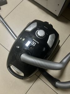 Б/в Пилосос Electrolux eeg42eb 01-200903825
