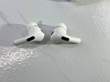 Б/в Навушники Apple airpods pro 2nd generation with magsafe charging case usb-c 01-200913851
