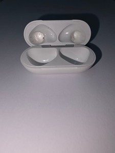 Б/в Навушники Apple airpods 4 with active noise cancellation 01-200924395
