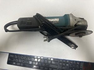 Б/в Кутова шліфмашина Makita 9565cvr 01-200924730