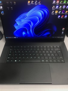Б/в Ноутбук Razer 15/core i7 9750h ddr4/16gb ddr4/ssd 1000 gb/geforce rtx2080 max-q 8gb 01-201043596