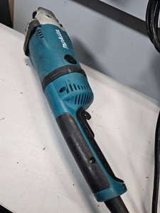 Б/в Кутова шліфмашина Makita ga9030rf01 01-201106955