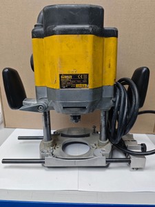 Б/в Фрезер Dewalt dw625e 01-201161971