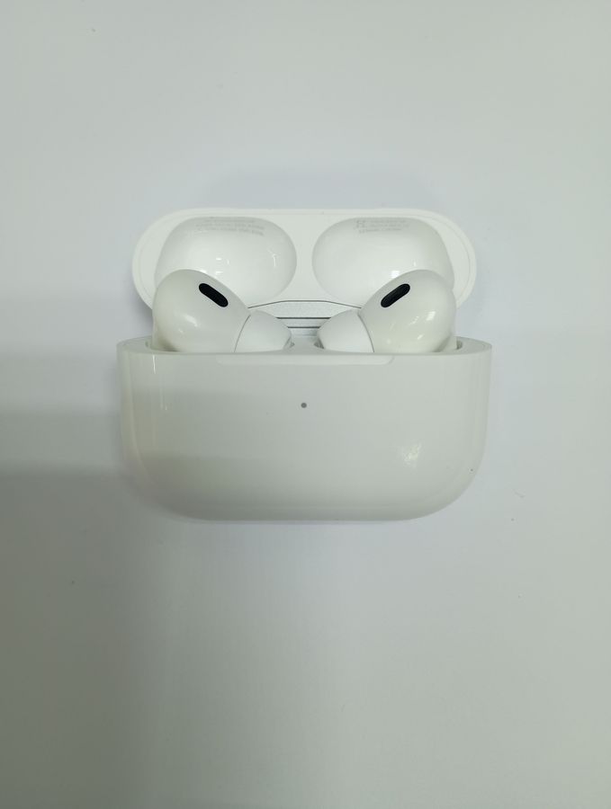 airpods pro 2nd generation with magsafe charging case usb-c