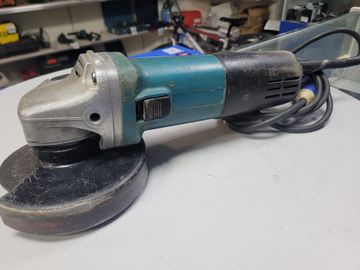 01-200744515: Makita 9558hn