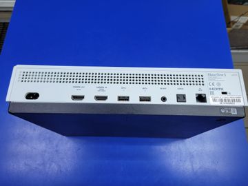 01-200582156: Microsoft xbox one s 1tb