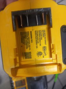 Б/в Шурупокрут Dewalt dcd999 1акб 5ah зп 01-200799882