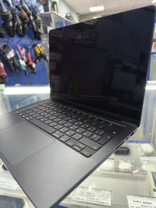 Б/в Ноутбук Apple macbook pro 14" late 2024 01-200811684