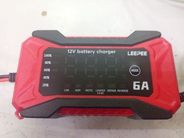 Б/в Автомобільний зарядний пристрій Leepee jj1206 01-200897590