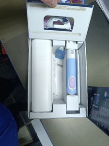 Б/у Электрическая зубная щетка Oral-B pro series 1 d305.513.3 + pro kids d103.413.2k frozen 01-200901034