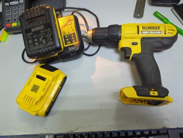 Б/в Шурупокрут Dewalt dcd771d2 01-200941467