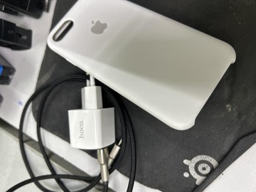 Б/в Мобільний телефон Apple iphone se 2020 64gb 01-200955721
