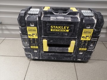 Б/в Перфоратор Stanley fatmax sfmch900 / 2акб 4ah / зп 01-200988797